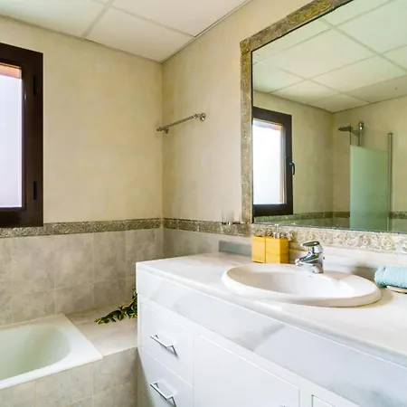 Hacienda Del Sol - Beachside Estepona