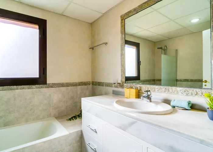 Hacienda Del Sol - Beachside By Finest 에스테포나